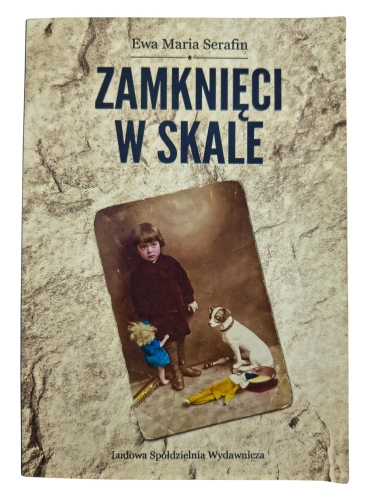 zamknięci w skale.jpg