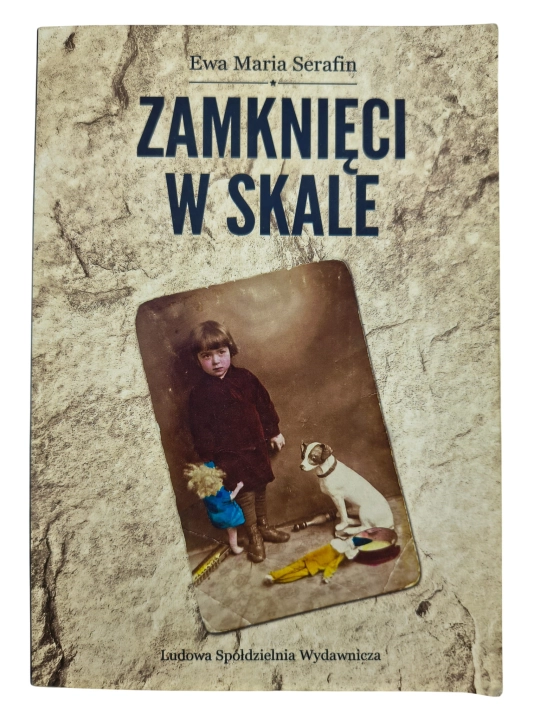 zamknięci w skale.jpg