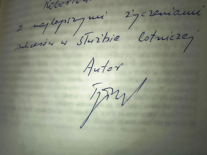 kształcenie lotnicze autograf.jpeg