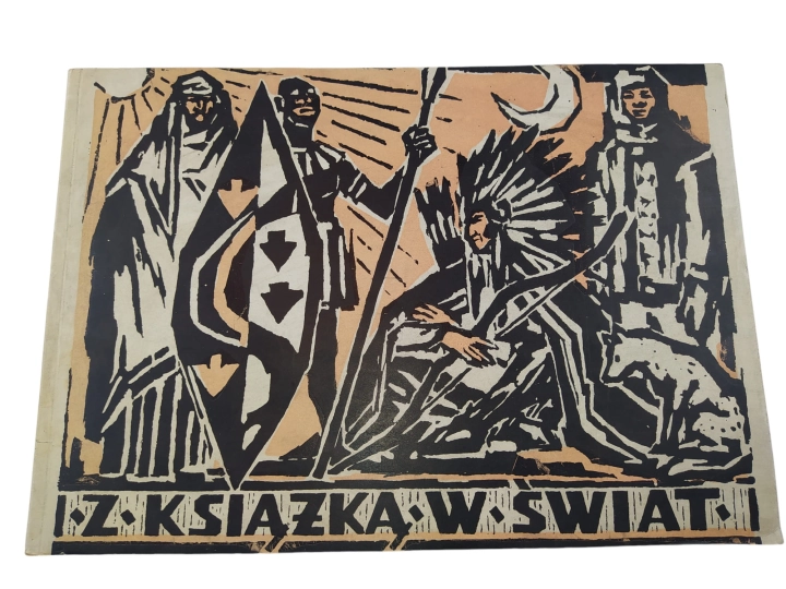 z książką w świat.jpg